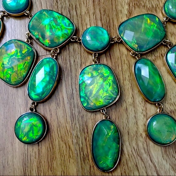 Turquoise necklace in gold chain - Picture 2 of 3